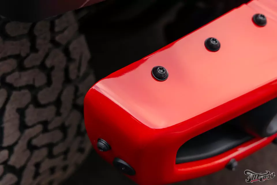 Кузовной ремонт яркого Jeep Wrangler